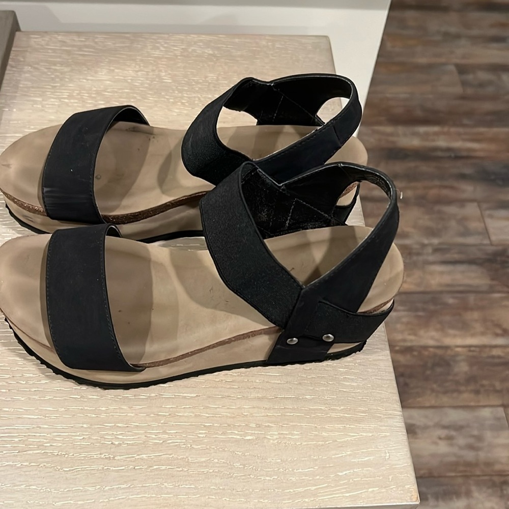 Super Comfy Wedge - image 1